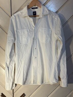 GAP White Shirt with Navy Logo Tag